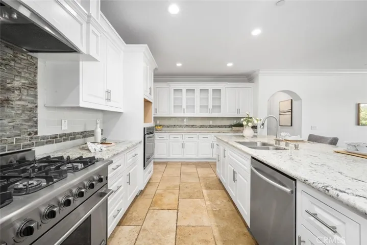 22800 Granite Dome Pl, Canyon Lake, California 92587