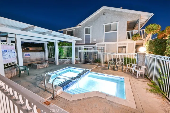 -Spa & Firepit