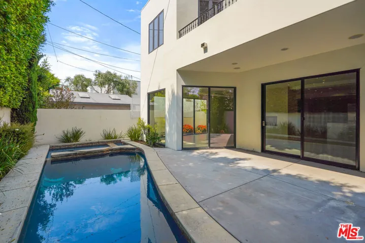 536 N Crescent Heights Boulevard, Los Angeles, California 90048