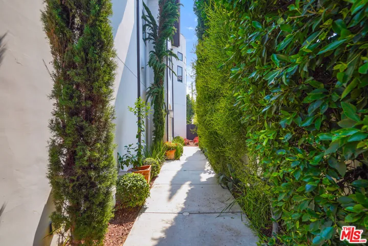 536 N Crescent Heights Boulevard, Los Angeles, California 90048