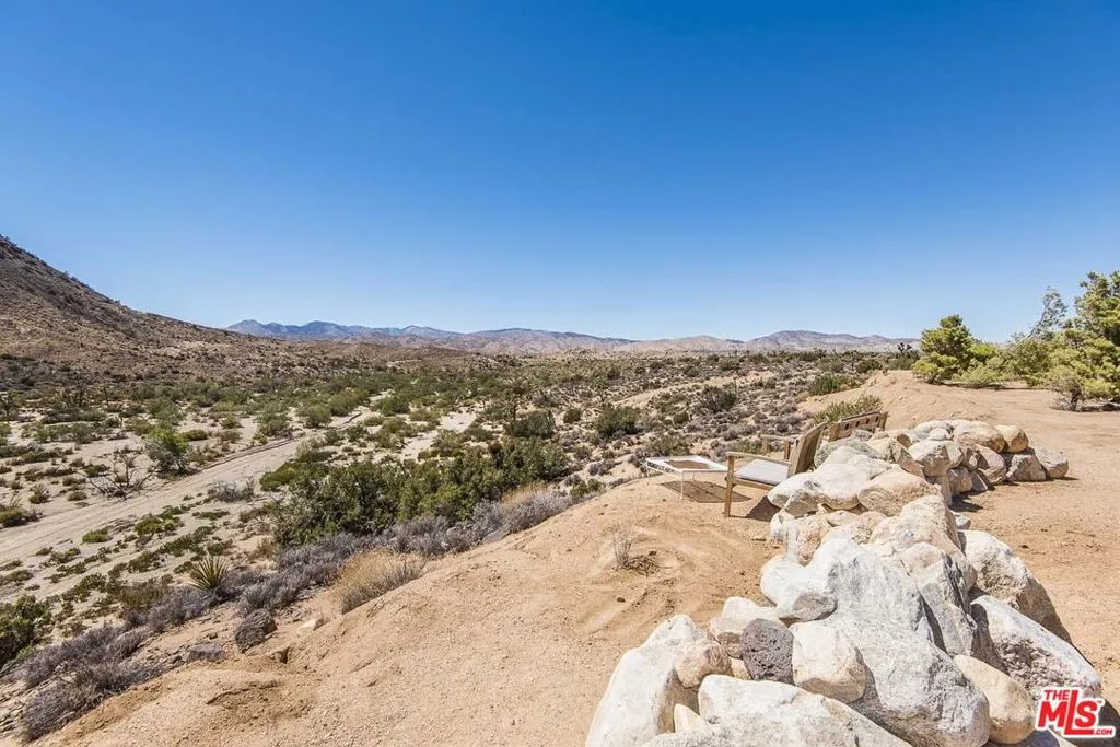 3569 Calmada Rd Road, Pioneertown, California 92268 home-pic-2