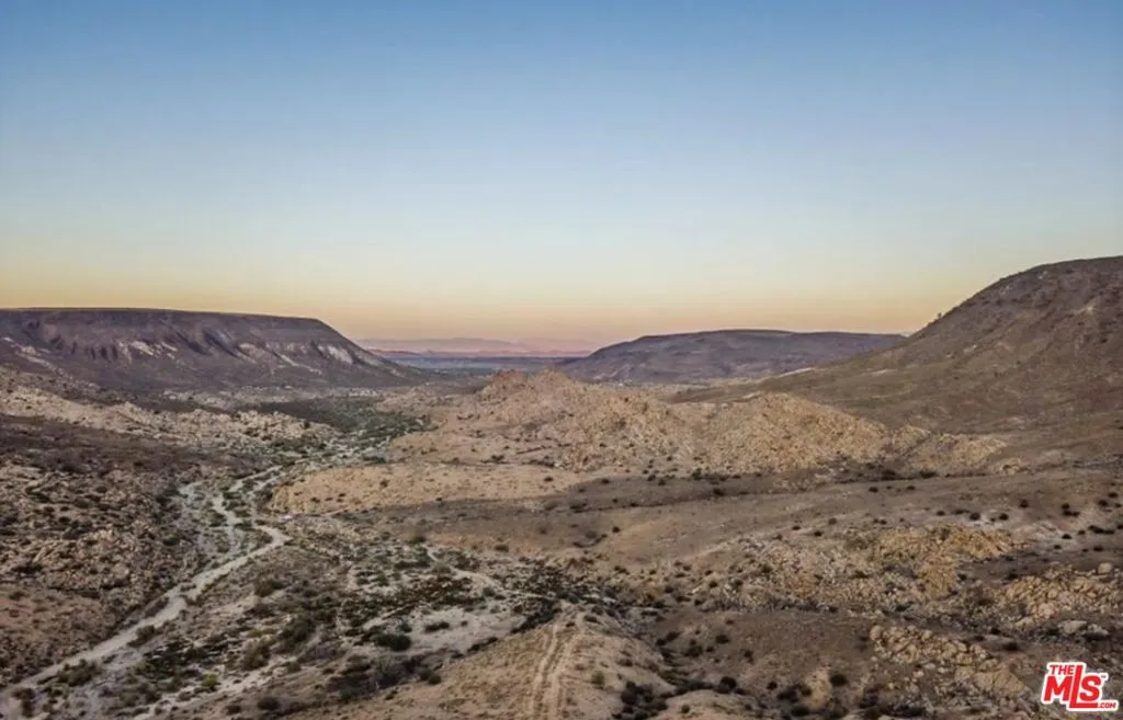 3569 Calmada Rd Road, Pioneertown, California 92268 home-pic-17