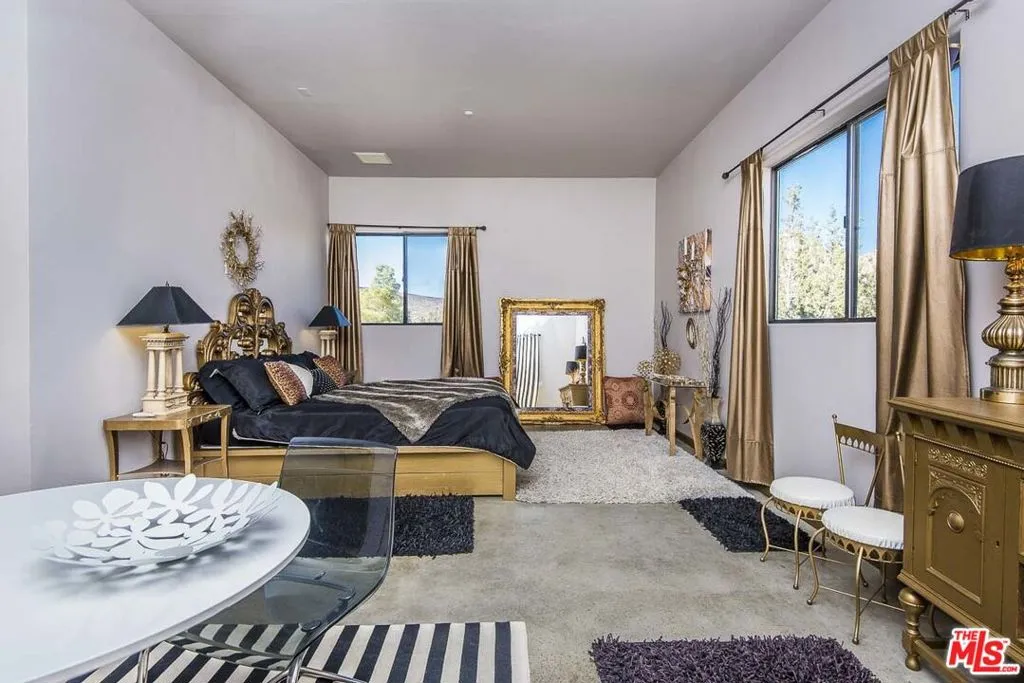 3569 Calmada Rd Road, Pioneertown, California 92268 home-pic-13