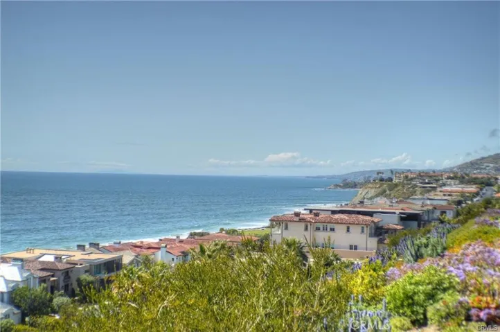 Walkway and Salt Creek Beach Park access across the street from the unit.