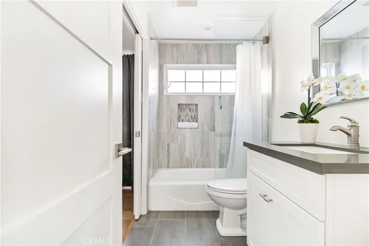 608 & 608.5 Acacia Avenue, Corona Del Mar, California 92625