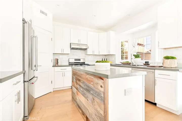 608 & 608.5 Acacia Avenue, Corona Del Mar, California 92625