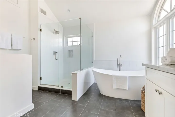 608 & 608.5 Acacia Avenue, Corona Del Mar, California 92625