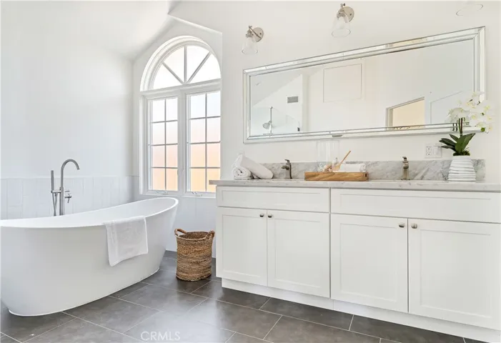 608 & 608.5 Acacia Avenue, Corona Del Mar, California 92625
