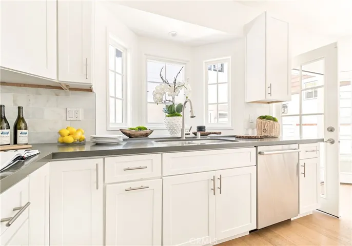 608 & 608.5 Acacia Avenue, Corona Del Mar, California 92625