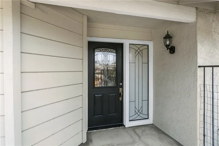 Private welcoming entry!
