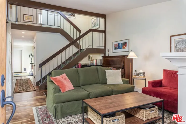 10434 Larwin Avenue, Chatsworth, California 91311