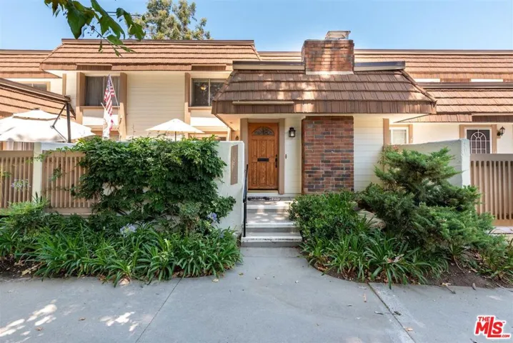 10434 Larwin Avenue, Chatsworth, California 91311