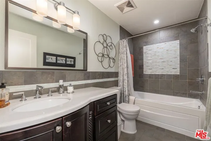 10434 Larwin Avenue, Chatsworth, California 91311