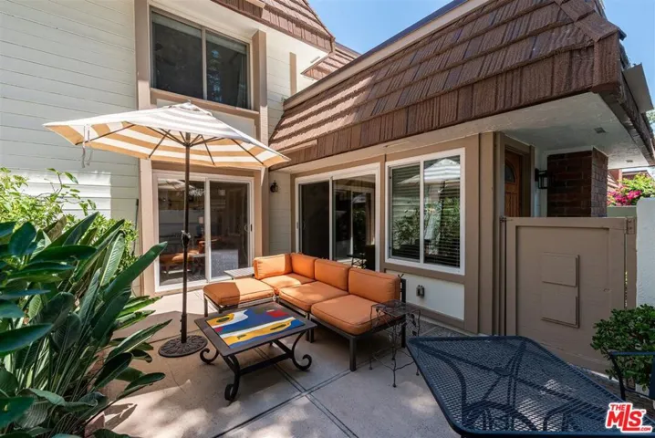 10434 Larwin Avenue, Chatsworth, California 91311