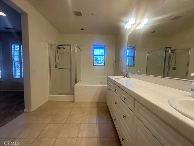 130 Chantilly, Irvine, California 92620