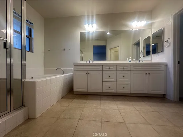 130 Chantilly, Irvine, California 92620