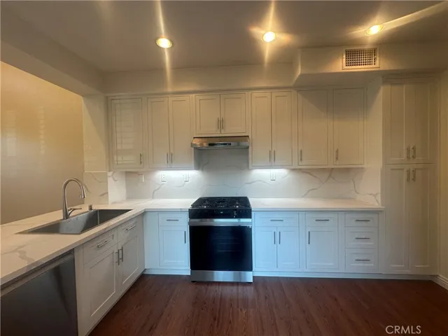 130 Chantilly, Irvine, California 92620