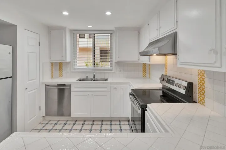8133 El Paseo Grande, La Jolla, California 92037