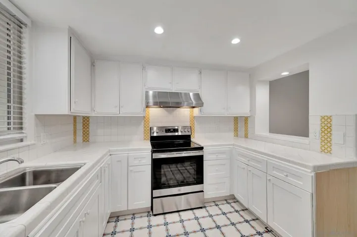 8133 El Paseo Grande, La Jolla, California 92037