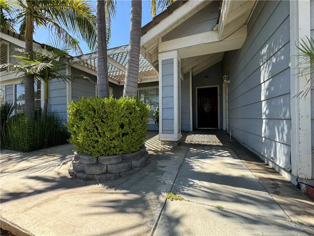 155 Bracebridge Road, Riverside, California 92506