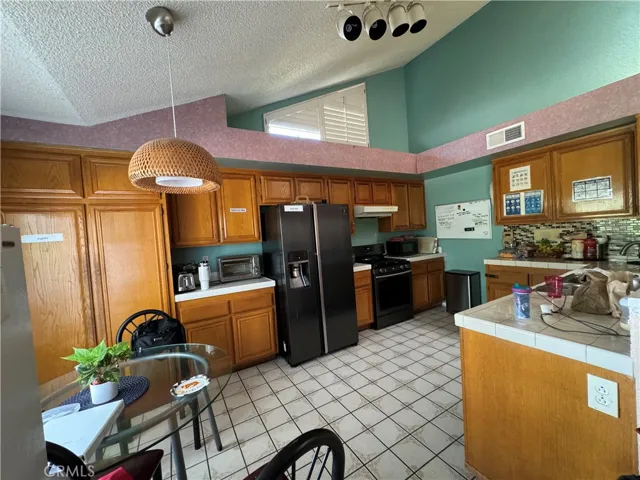 155 Bracebridge Road, Riverside, California 92506