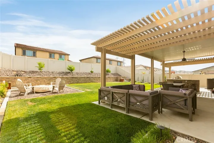 5843 Crescent Way, Banning, California 92220