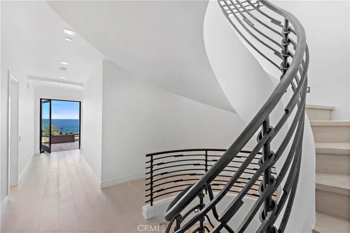 2340 Crestview Drive, Laguna Beach, California 92651