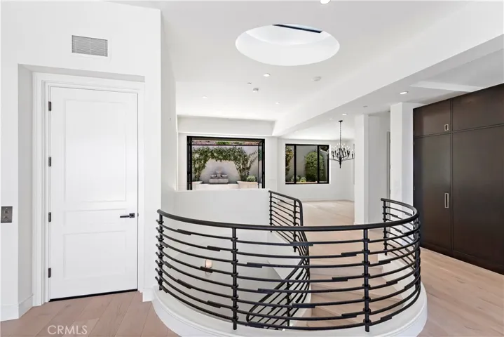 2340 Crestview Drive, Laguna Beach, California 92651