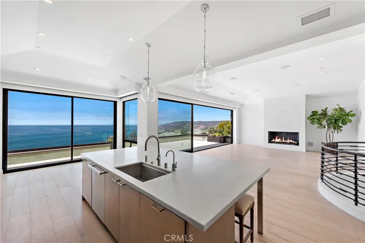 2340 Crestview Drive, Laguna Beach, California 92651