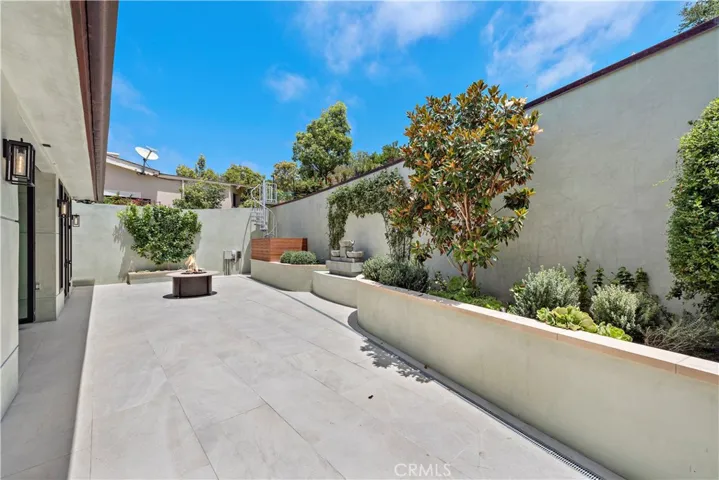 2340 Crestview Drive, Laguna Beach, California 92651