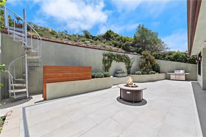 2340 Crestview Drive, Laguna Beach, California 92651