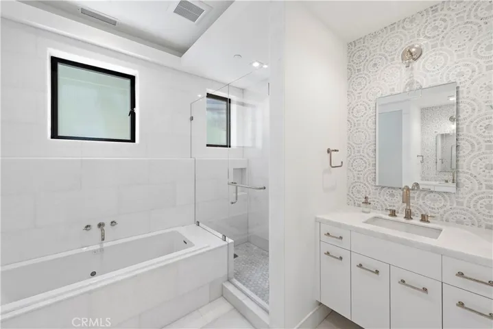 2340 Crestview Drive, Laguna Beach, California 92651