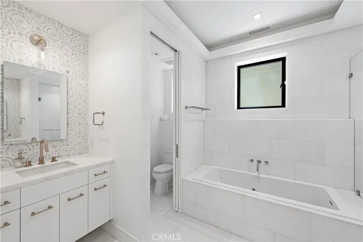 2340 Crestview Drive, Laguna Beach, California 92651