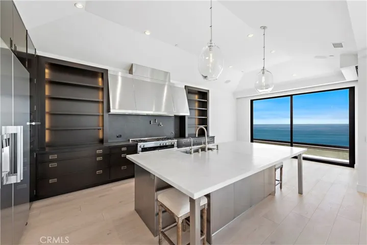 2340 Crestview Drive, Laguna Beach, California 92651