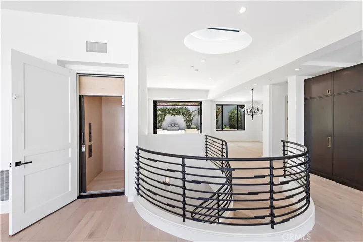 2340 Crestview Drive, Laguna Beach, California 92651