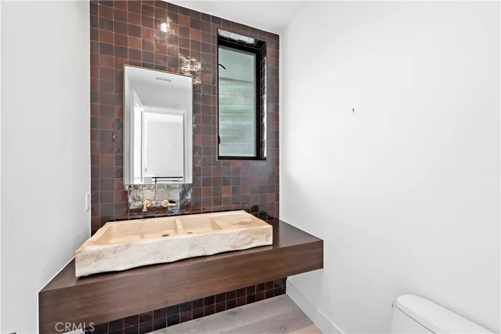2340 Crestview Drive, Laguna Beach, California 92651