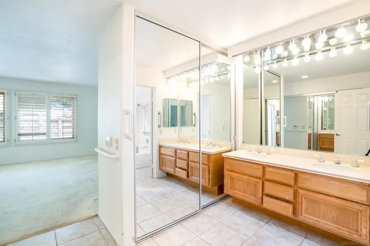 4926 Delos Way, Oceanside, California 92056