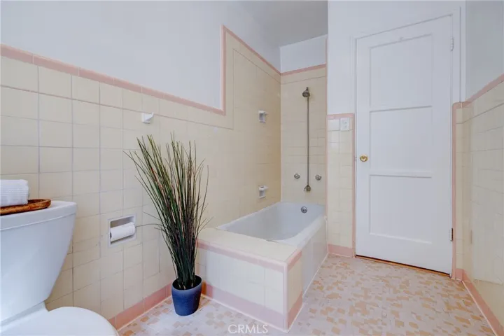 4245 E 14th Street, Long Beach, California 90804