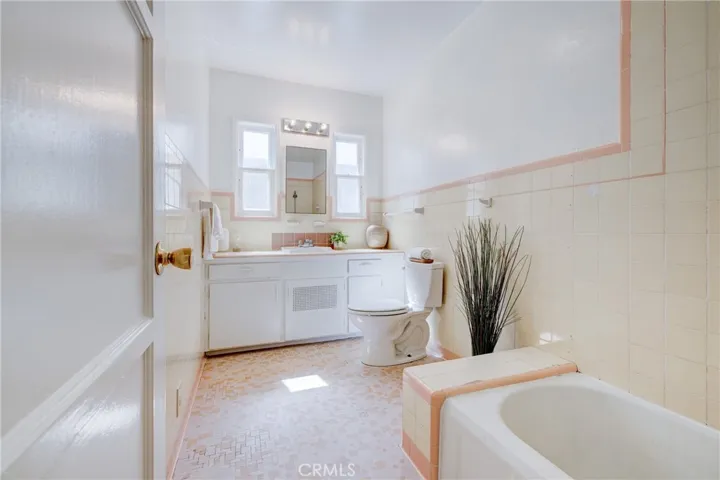 4245 E 14th Street, Long Beach, California 90804