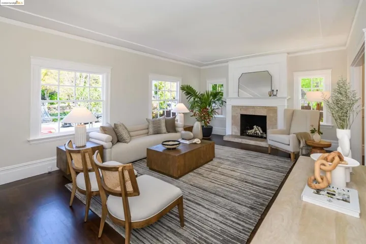 1021 Sunnyhills Rd, Oakland, California 94610