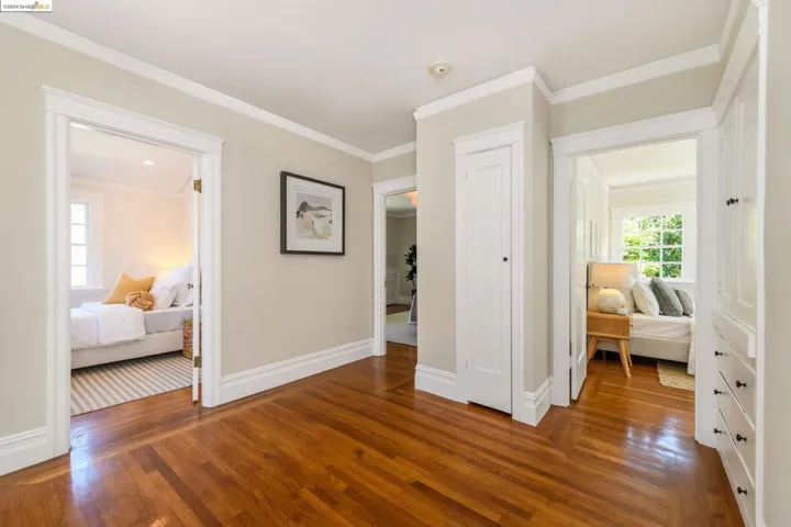 1021 Sunnyhills Rd, Oakland, California 94610