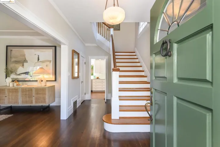 1021 Sunnyhills Rd, Oakland, California 94610