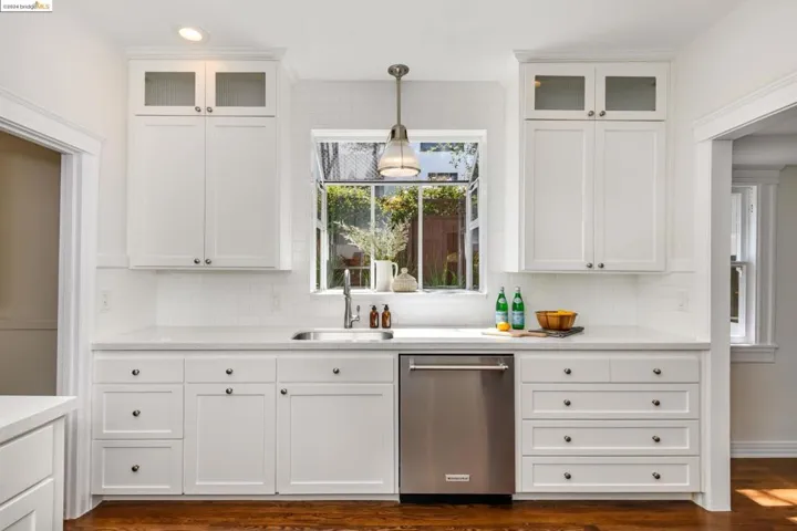 1021 Sunnyhills Rd, Oakland, California 94610