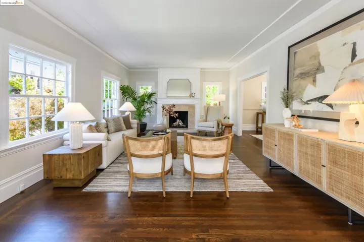 1021 Sunnyhills Rd, Oakland, California 94610