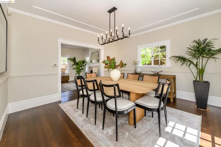 1021 Sunnyhills Rd, Oakland, California 94610