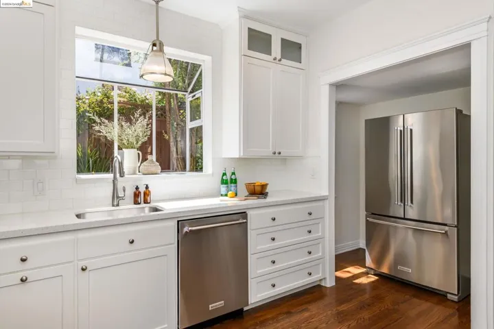 1021 Sunnyhills Rd, Oakland, California 94610