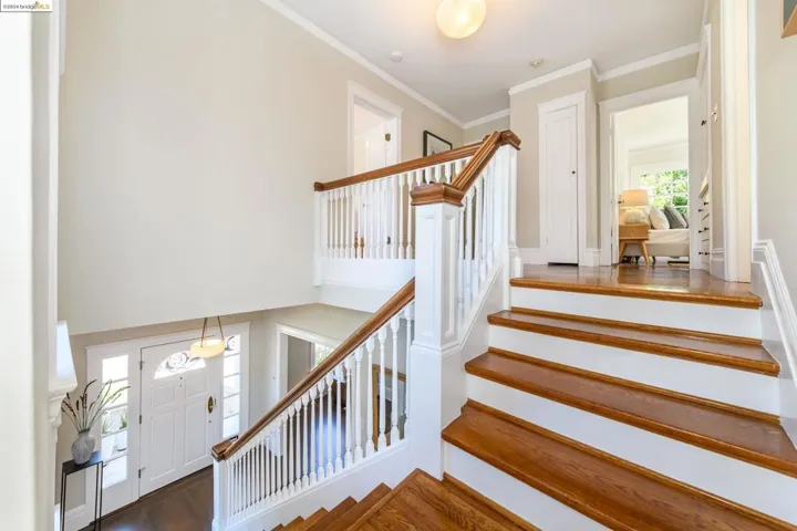 1021 Sunnyhills Rd, Oakland, California 94610