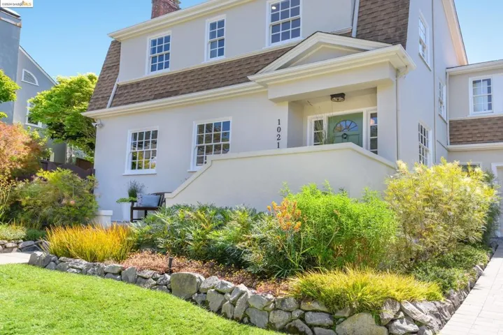 1021 Sunnyhills Rd, Oakland, California 94610