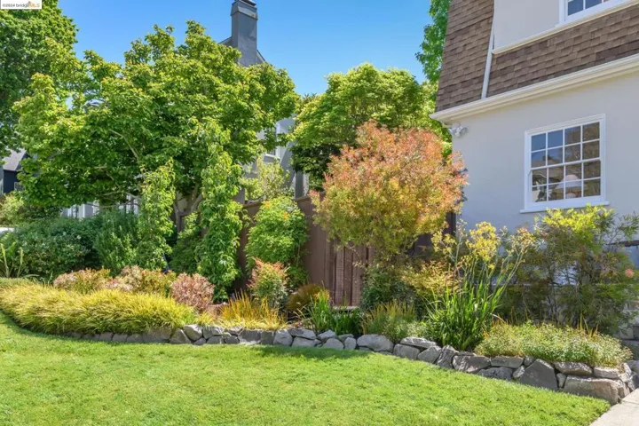 1021 Sunnyhills Rd, Oakland, California 94610