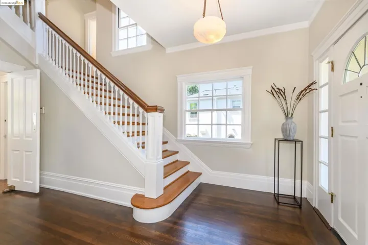 1021 Sunnyhills Rd, Oakland, California 94610